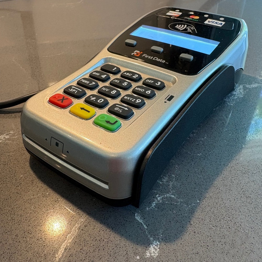 First Data FD35 Credit Card Terminal Reader Payment Processing System Processing - Picture 1 of 6